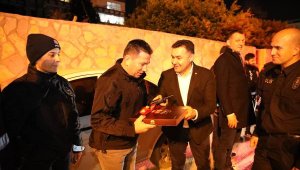 Başkan Yücel hastaneler ve emniyet güçlerini ziyaret etti