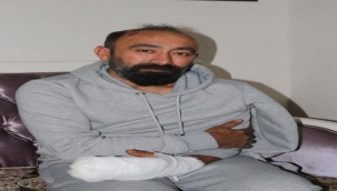 Bindiği taksinin şoförünü başına taşla vurup hastanelik etti