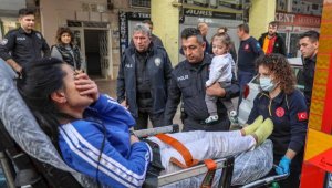 Dumandan etkilenen anne ve bebeğini itfaiye kurtardı
