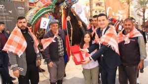 'En süslü' deve seçildi