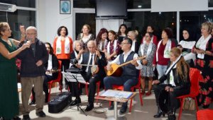 Huzurevinde türkü şenliği