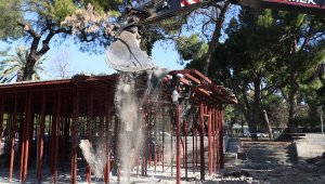 Karaalioğlu Parkı içerisindeki izinsiz yapılar yıkılıyor