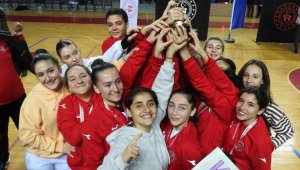 Kepez'in basketbolcu kızları yine şampiyon