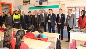 Kumluca'da 15 bin 849 öğrenci karne heyecanı yaşadı