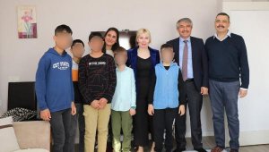Rektör Özkan, Cem Muhammet'i ziyaret edip, satranç oynadı
