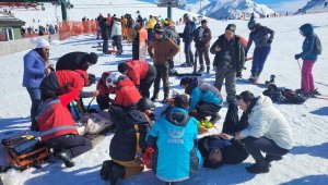 Saklıkent'te kayakçı, sıra bekleyenlere çarptı: 4 yaralı