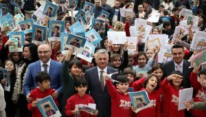 Vali Yazıcı, öğrencilere karne dağıttı
