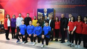 Vali Yazıcı, 'Servet Operasyonu'nu öğrencilerle birlikte izledi