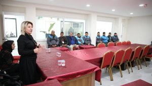 Alanya Belediyesi personeline kadına karşı şiddetle mücadele eğitimi