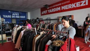 Antalya Büyükşehir Belediyesi depremzedeler için Doğu Garajı Giyim Bankası açtı