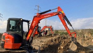 Antalya Büyükşehir Belediyesi Hatay'da cenazeleri defnediyor