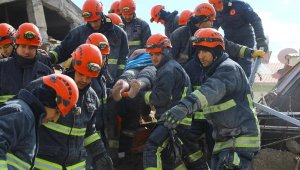 Antalya Büyükşehir Belediyesi itfaiyesi 79 kişiyi kurtardı