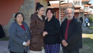 Antalya'ya gelen depremzedelerin akılları geride bıraktıkları yakınlarında