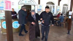 Antalya'ya getirilen depremzedeler, otellere yerleştiriliyor