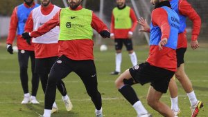 Antalyaspor, 2 kez ertelenen Beşiktaş maçına 18 eksikle çıkacak