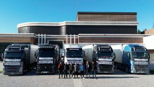 Başkan Sözen 5 TIR yardımı teslim etti