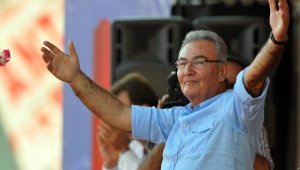 Deniz Baykal hayatını kaybetti