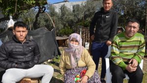 Depremin korku dolu anlarını kızının evinde unutmaya çalışıyor