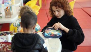 Depremzede çocuklar oyunla moral buluyor