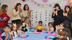 Depremzede çocukların buruk doğum günü
