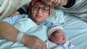 Depremzede Tuğba, oğlunu dünyaya getirdi
