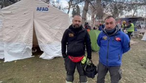 Gurbetçi itfaiyeci, bu kez deprem bölgesinde hayat kurtarıyor
