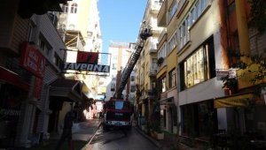 İşyerinde çıkan yangın büyümeden söndürüldü