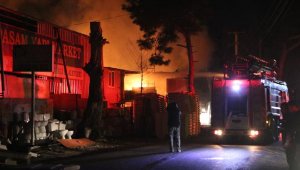 Kemer Hurdacılar Sitesi'nde yangın: 2 işyeri kullanılamaz hale geldi