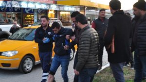 Otomobille motosiklet çarpıştı; 1 yaralı