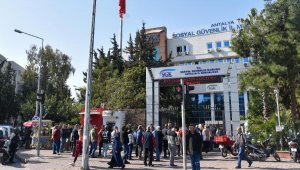 Antalya'da 2 saatte 1680 'EYT' başvurusu