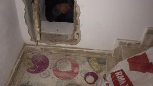 Antalya'da farklı suçlardan aranan hükümlü, duvardaki gizli bölmede yakalandı