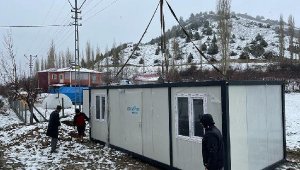 Deprem bölgesine yardımlar sürüyor