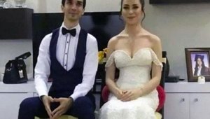 Eşinin cesedi yerde yatarken internette vakit geçirdiği iddiası
