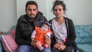 İkizi depremde ölen SMA'lı Aybüke, hayata tutunmaya çalışıyor