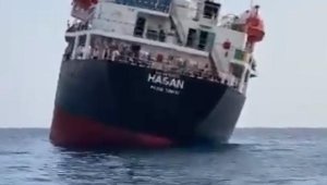 Kereste taşıyan gemi, Antalya Körfezi'nde tehlike atlattı