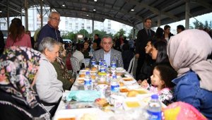 Konyaaltı'nda dayanışma ve hüzün aynı sofrada