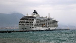 Lüks gemi Alanya'ya demir attı
