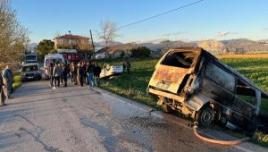 Otomobille minibüs çarpıştı; 2 yaralı