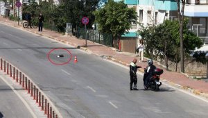 Yola düşen çantadan giysi çıktı