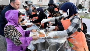 Zeytinköy'de dualı, çocuklar için palyaçolu iftar