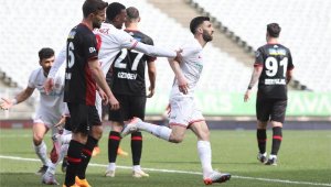 Antalyaspor, deplasmanda 10 hafta sonra galibiyeti hatırladı