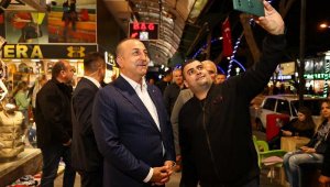 Bakan Çavuşoğlu'ndan esnaf ziyareti