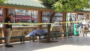 Cami avlusunda ölü bulundu