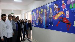 Çizgi film karakterleri hastane duvarlarına çizildi