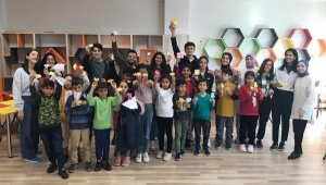 Depremzede çocuklar eğlenerek öğreniyor