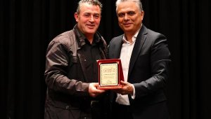 Emekli personele plaket
