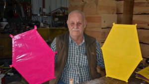 Emekli polisten depremzede çocuklara uçurtma