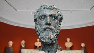 İmparator Septimus, eksik başını bekliyor