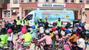 Jandarmadan çocuklara bisiklet kullanma eğitimi