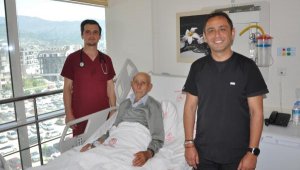 Kasıktan girilerek aort kapağı değiştirildi
